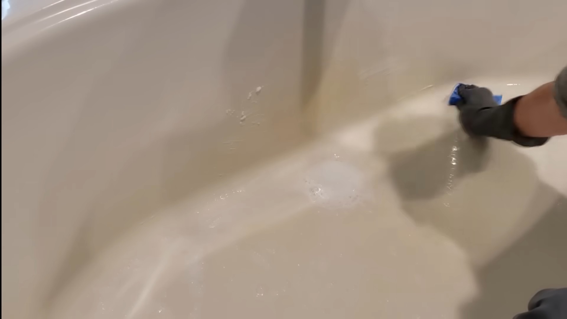 Hot vinegar bathroom cleaning